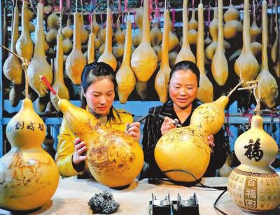 守艺人画葫芦走富路 匠心绘就乡村振兴新篇章